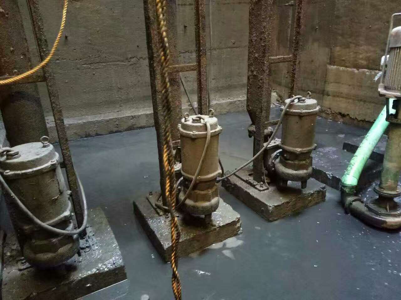 江安污水池清理